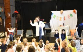 Mały Uniwersytet Dziecięcy: Mini Opera – „W salonie fryzjerskim mistrza Figaro”